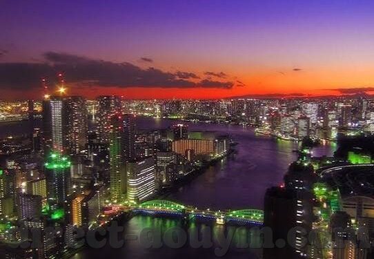 夜色av麻豆-细腻光影下的都市霓虹，夜与麻豆的温柔邂逅